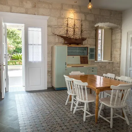 Villa Beachfront 4-bedroom Sea Wave In Orebic, Croatia