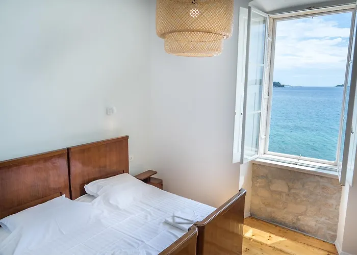 Beachfront 4-bedroom Sea Wave In Orebic, Croatia *