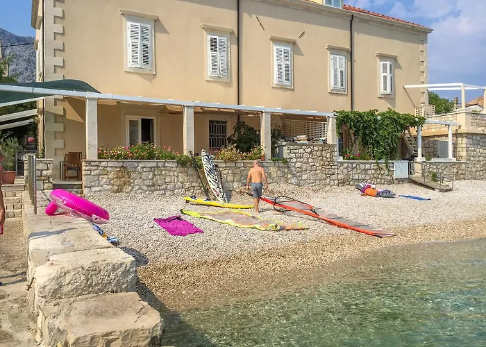 Beachfront 4-bedroom Sea Wave In Orebic, Croatia Vila *