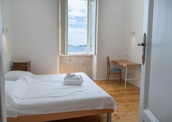 Beachfront 4-bedroom Sea Wave In Orebic, Croatia Vila Orebić