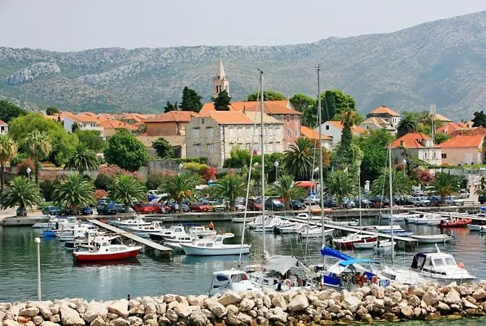 Beachfront 4-bedroom Sea Wave In Orebic, Croatia Vila Orebić